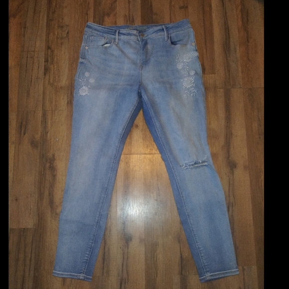 Old Navy Denim - Old Navy Rock Star Embroidered Skinny Jeans